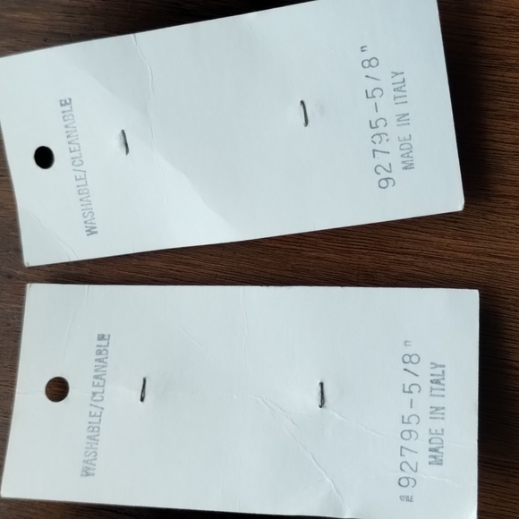 4 Wool Buttons - Picture 2 of 2